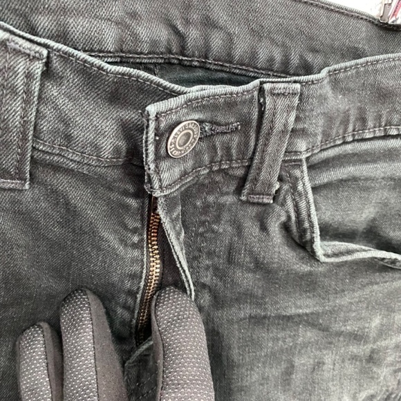 Levi's Jeans Womens 511 Black Cropped Size 30 5 Pocket Button Zip Closure - Picture 6 of 8